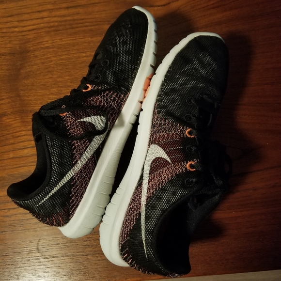 Nike Flex women's sz 8.5 in very GUC. Cleaned and sanitized. - Picture 7 of 9